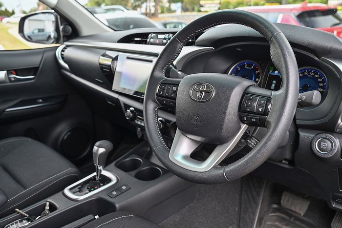 2020 Toyota Hilux SR5