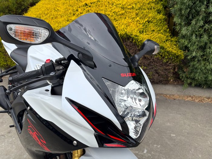 2019 Suzuki GSX-R750 White