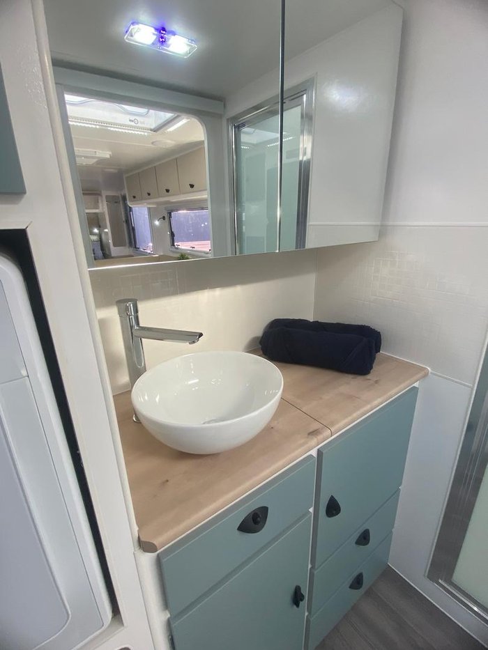 2024 Quantum Classic 21'6 - Simply Stunning