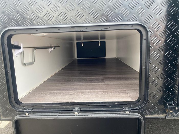 2024 Quantum Classic 21'6 - Simply Stunning