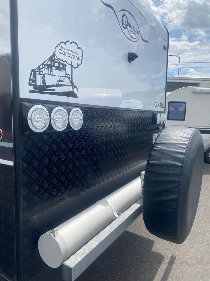 2024 Quantum Classic 21'6 - Simply Stunning