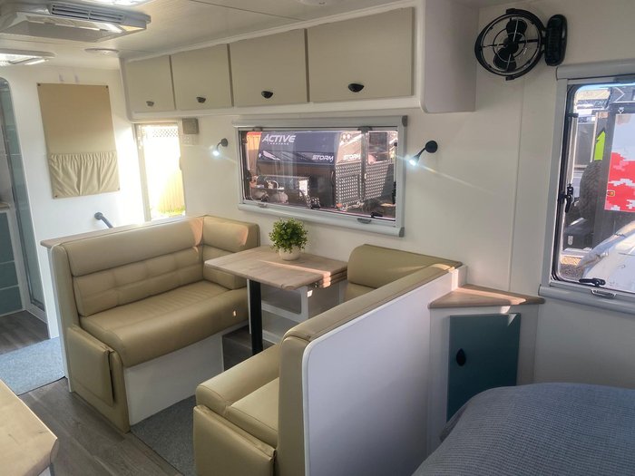 2024 Quantum Classic 21'6 - Simply Stunning