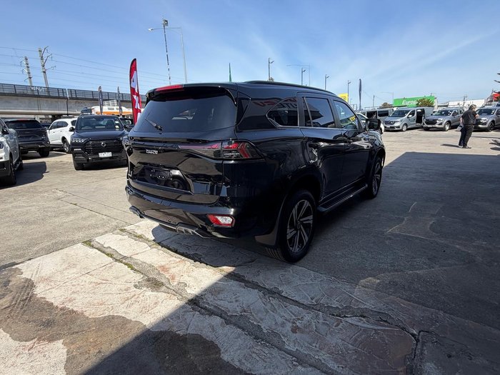 2026 Isuzu MU-X LS-T