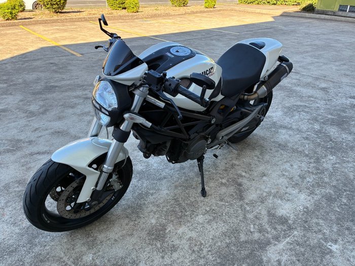 2009 DUCATI MONSTER 696 White