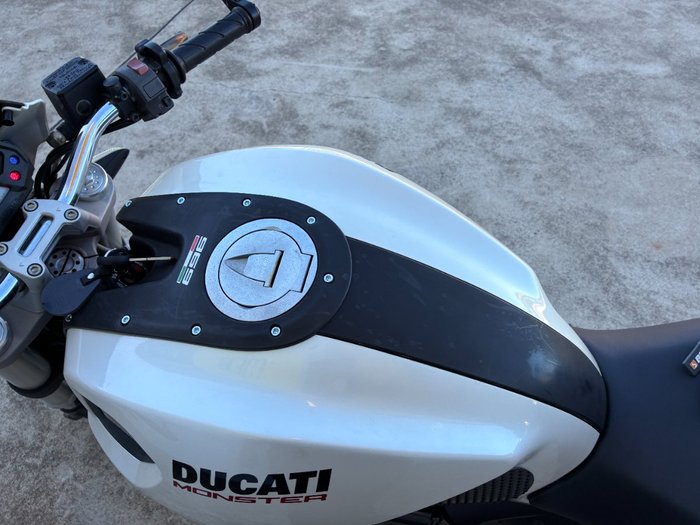2009 DUCATI MONSTER 696 White