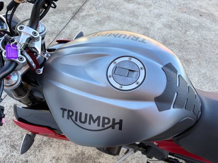 2014 Triumph STREET TRIPLE R Grey