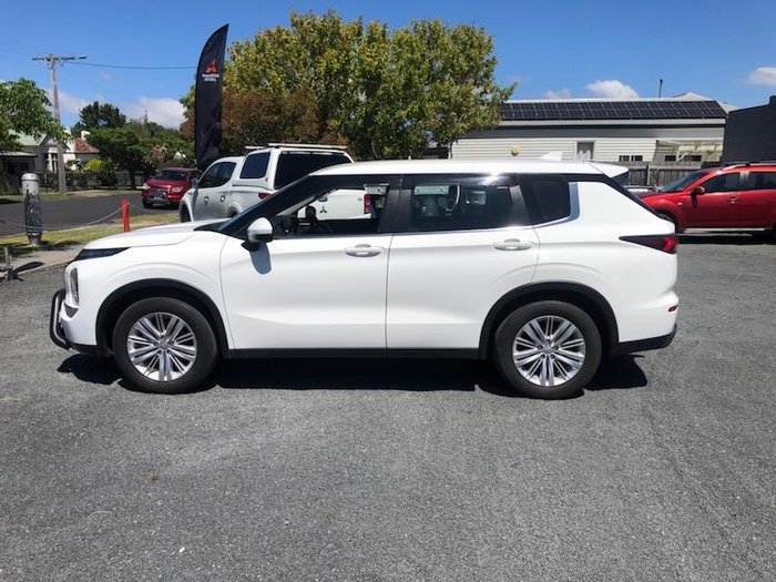 2022 Mitsubishi Outlander ES