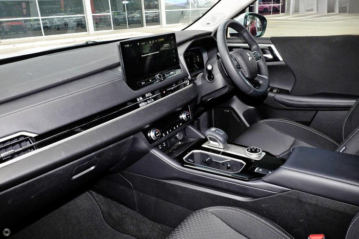 2025 Mitsubishi Outlander LS