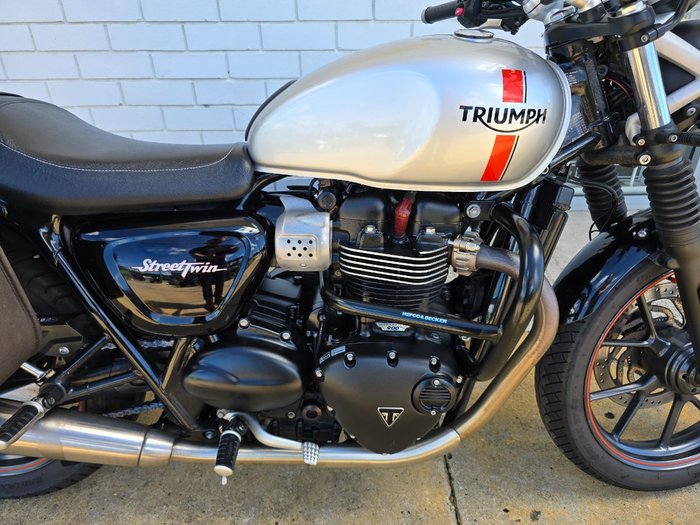 2017 Triumph STREET TWIN silver