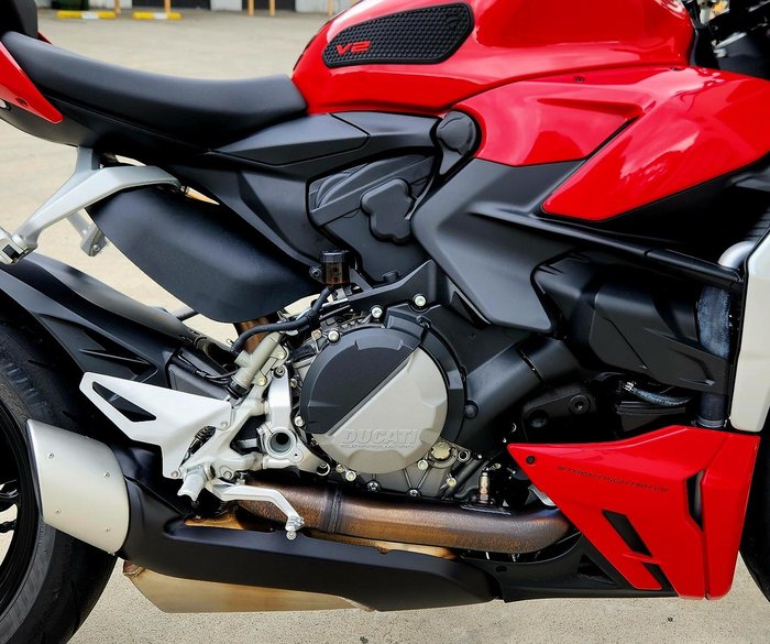2023 Ducati Streetfighter V2 Streetfighter Red