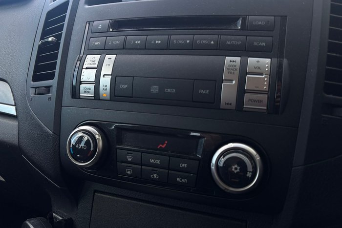 2013 Mitsubishi Pajero GLX-R