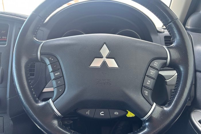 2013 Mitsubishi Pajero GLX-R