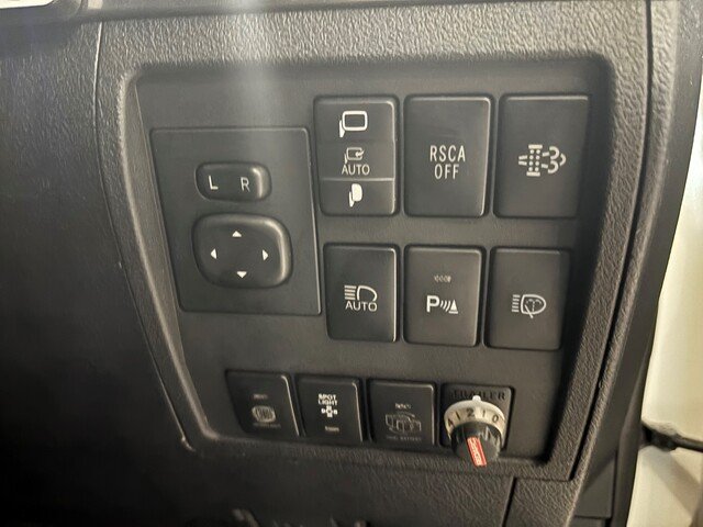 2020 Toyota LANDCRUISER LC200 4.5L T/D A/T Sahara 7 Seat (Beige Trim)