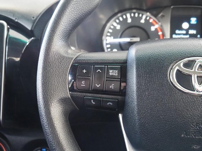 2022 Toyota Hilux SR