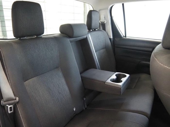 2022 Toyota Hilux SR