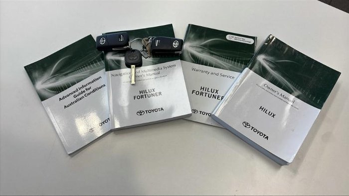 2022 Toyota Hilux SR