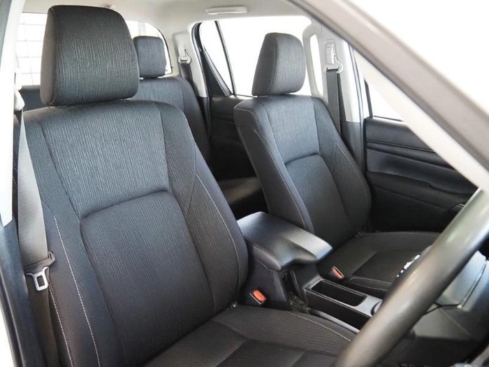 2022 Toyota Hilux SR