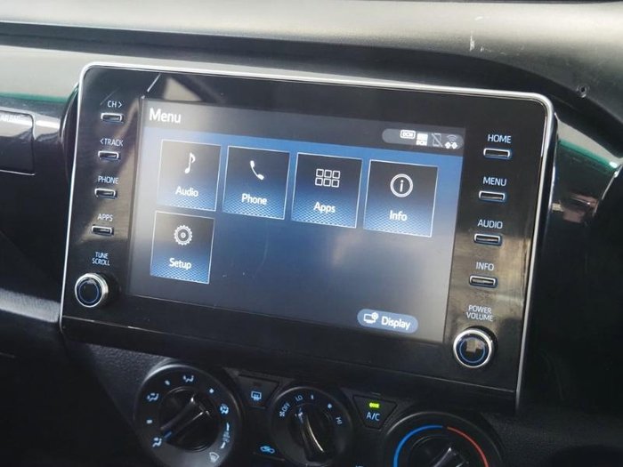 2022 Toyota Hilux SR