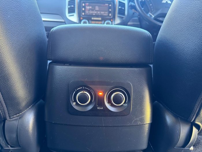 2019 Mitsubishi Pajero GLS