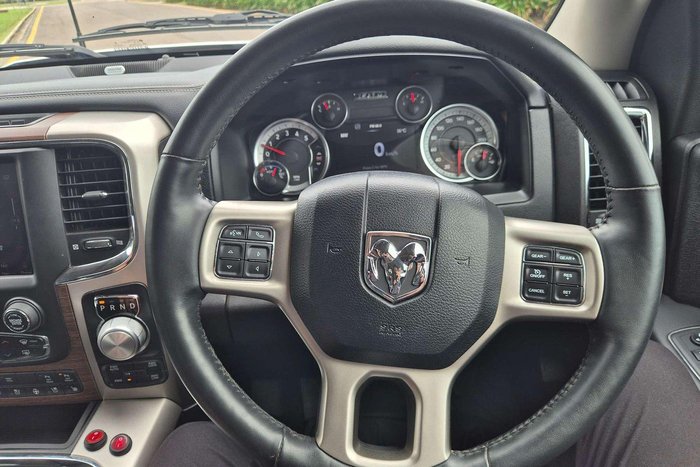 2019 RAM 1500 Laramie DS MY19 4X4 Dual Range Bright White