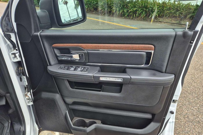 2019 RAM 1500 Laramie DS MY19 4X4 Dual Range Bright White