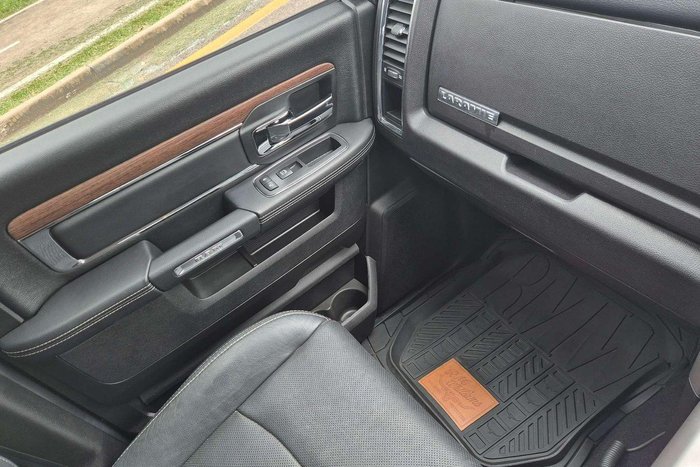 2019 RAM 1500 Laramie DS MY19 4X4 Dual Range Bright White