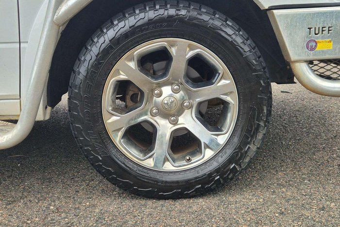 2019 RAM 1500 Laramie DS MY19 4X4 Dual Range Bright White