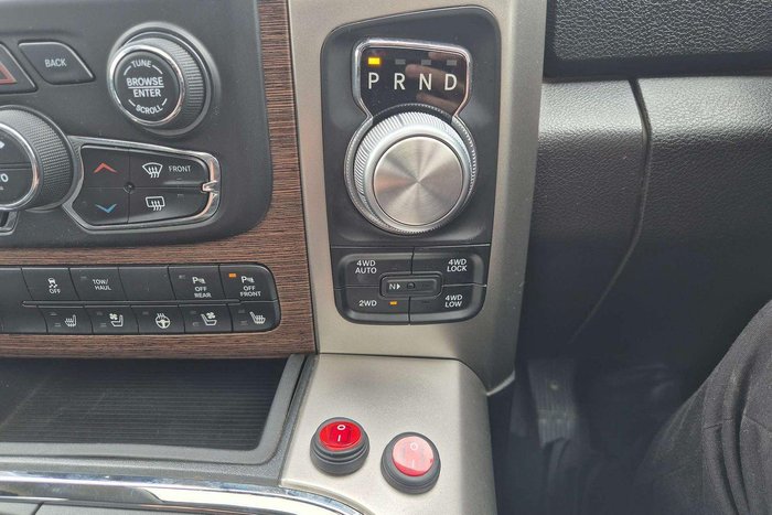 2019 RAM 1500 Laramie DS MY19 4X4 Dual Range Bright White