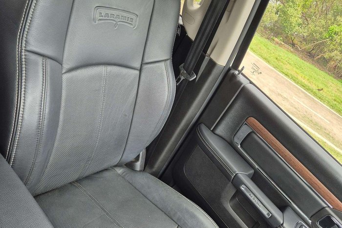 2019 RAM 1500 Laramie DS MY19 4X4 Dual Range Bright White