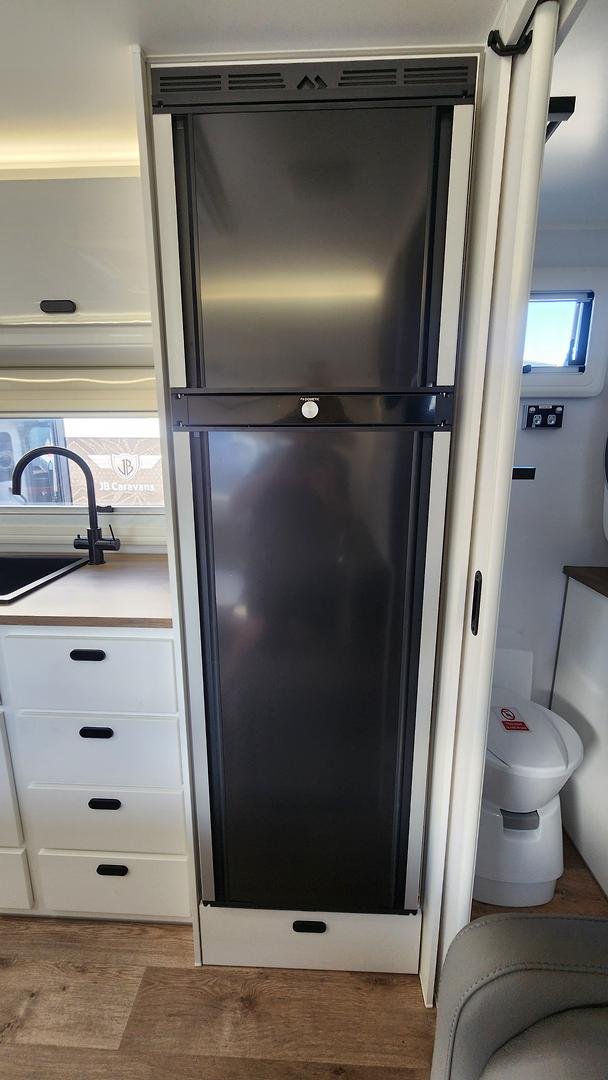 2026 JB Caravans Gator X 18'6 Club Lounge