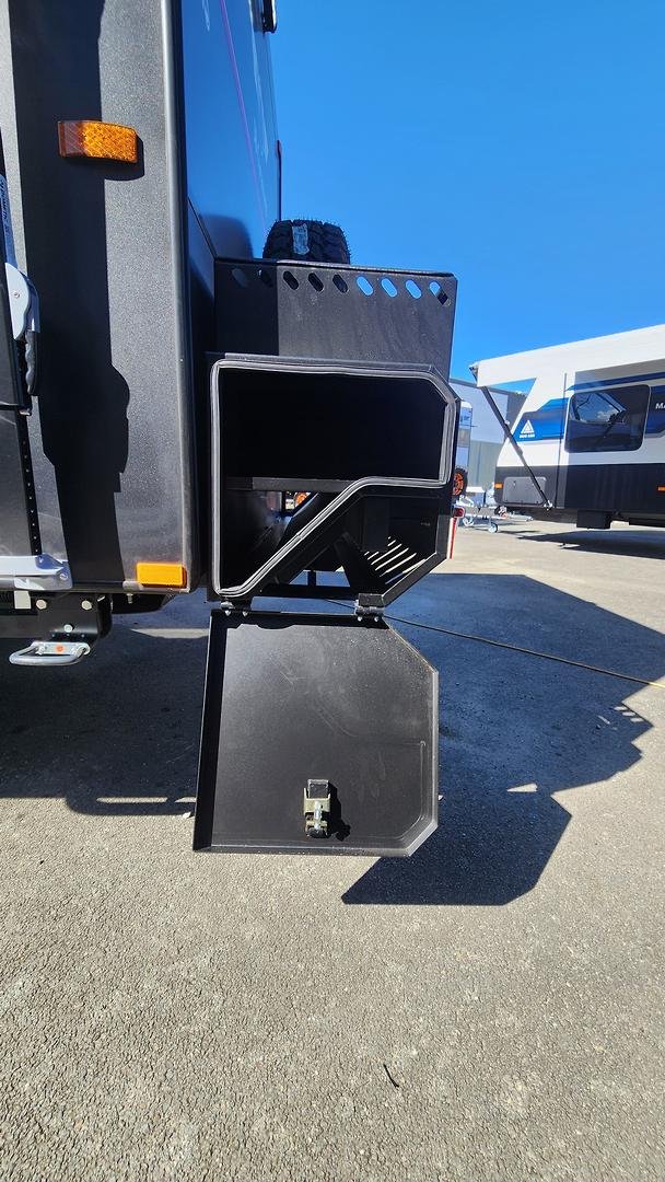 2026 JB Caravans Gator X 18'6 Club Lounge