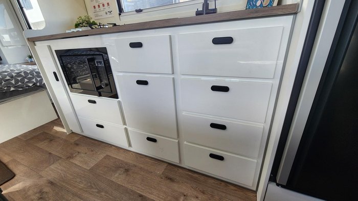 2026 JB Caravans Gator X 18'6 Club Lounge