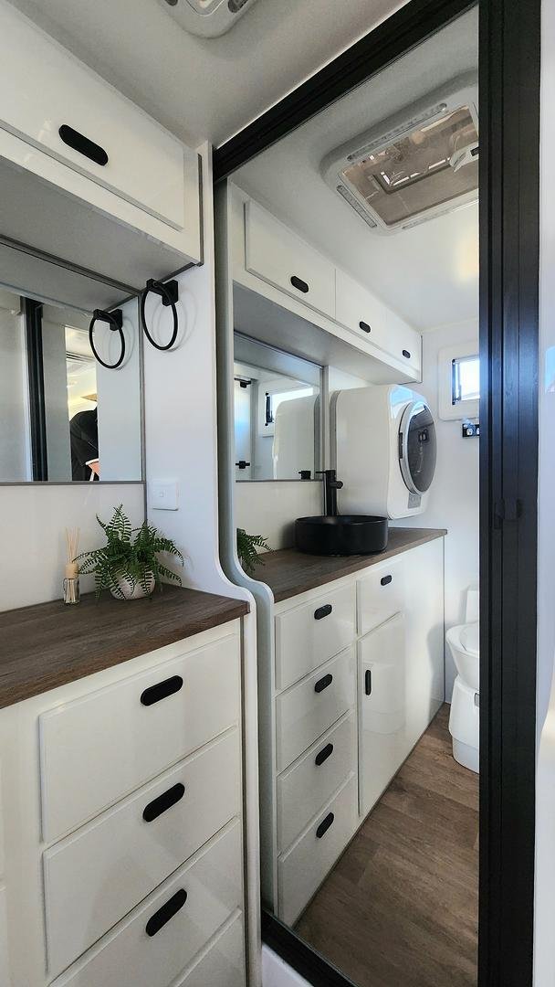 2026 JB Caravans Gator X 18'6 Club Lounge