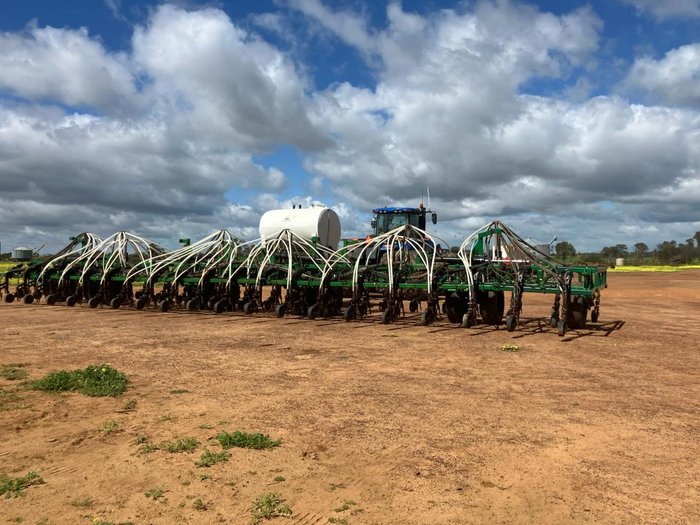 2002 Ausplow D49-300E 60Ft Seeding Bar