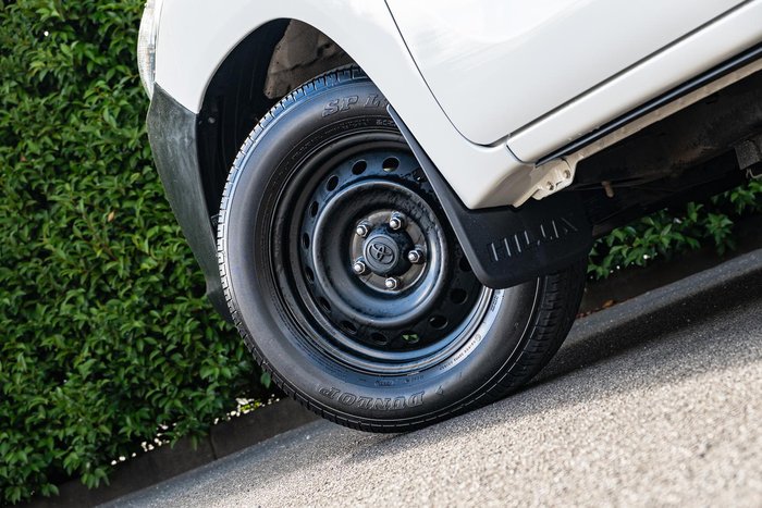 2018 Toyota Hilux Workmate TGN121R 4x2 Glacier White