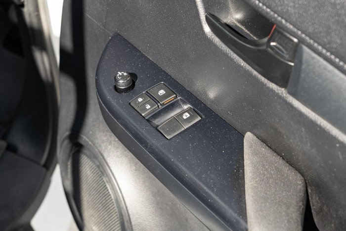 2018 Toyota Hilux Workmate TGN121R 4x2 Glacier White