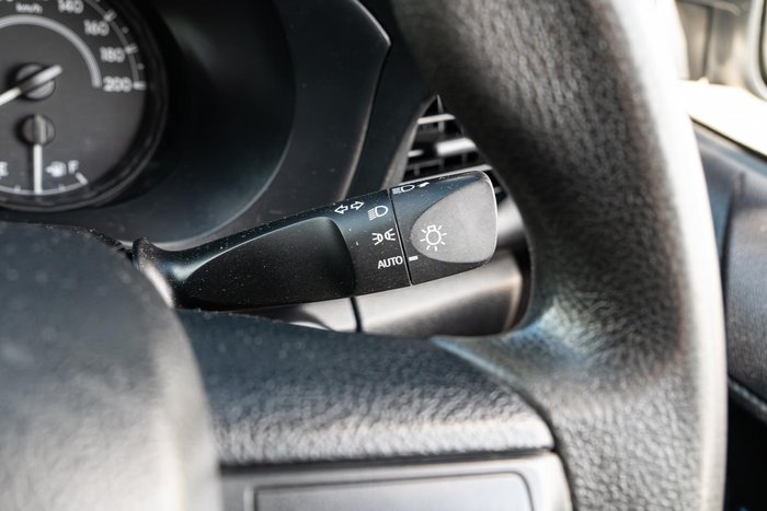 2018 Toyota Hilux Workmate TGN121R 4x2 Glacier White