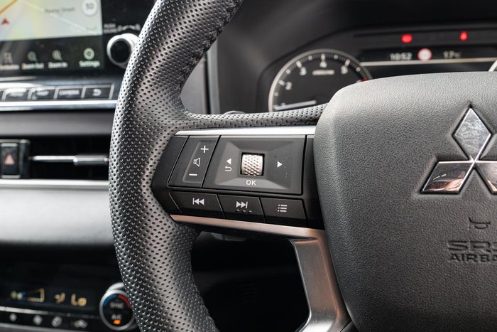 2022 Mitsubishi Outlander LS