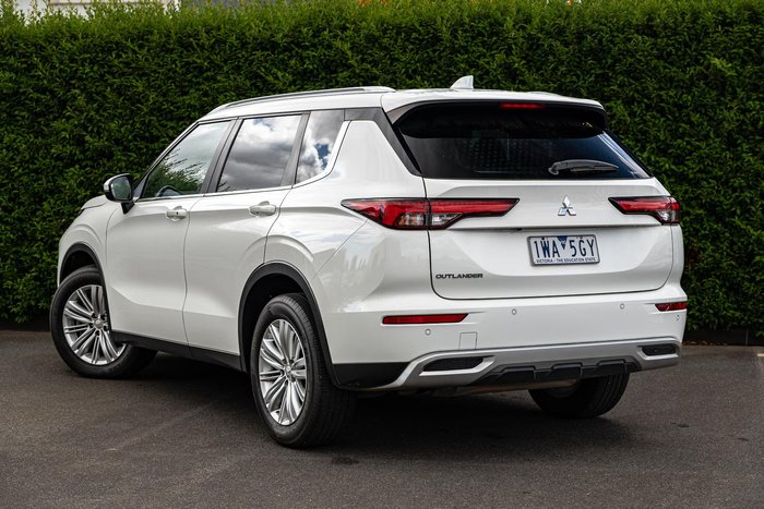 2022 Mitsubishi Outlander LS