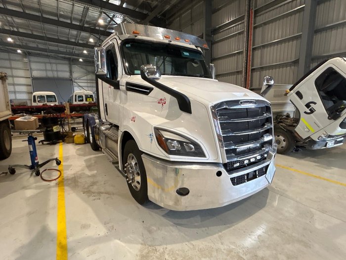 2022 Freightliner Cascadia 126 White