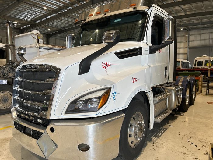 2022 Freightliner Cascadia 126 White