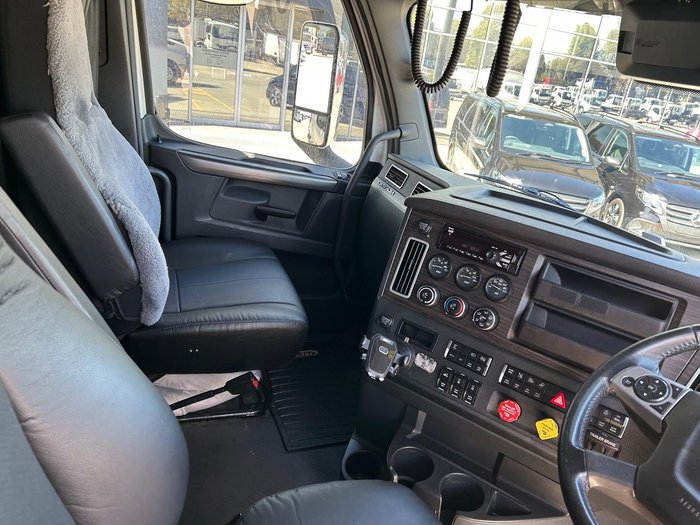 2022 Freightliner Cascadia 126 WHITE