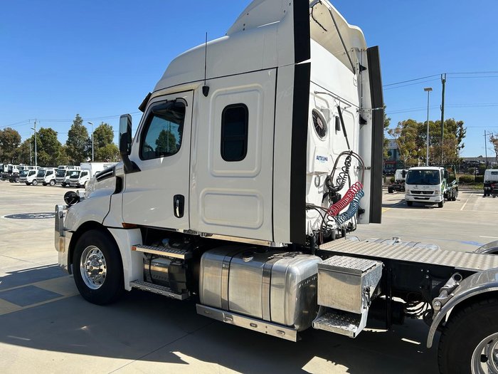 2022 Freightliner Cascadia 126 WHITE