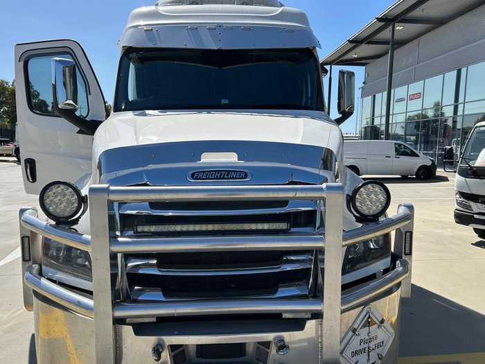 2022 Freightliner Cascadia 126 WHITE
