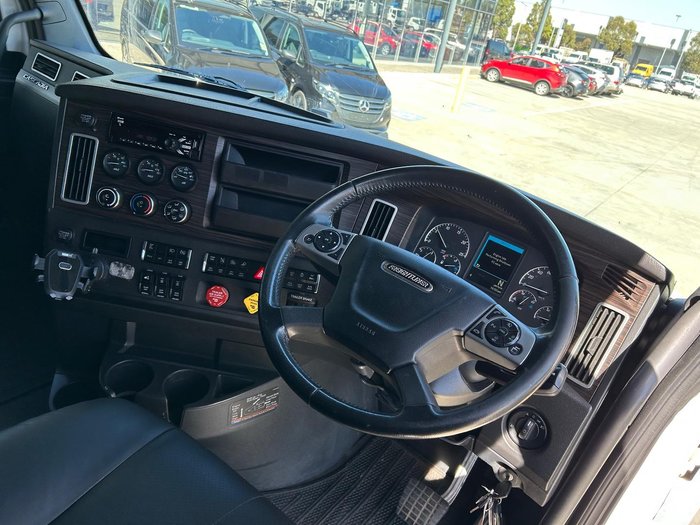 2022 Freightliner Cascadia 126 WHITE