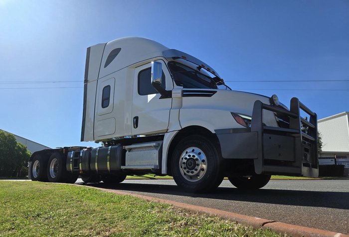 2021 Freightliner Cascadia WHITE