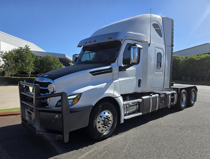 2021 Freightliner Cascadia WHITE
