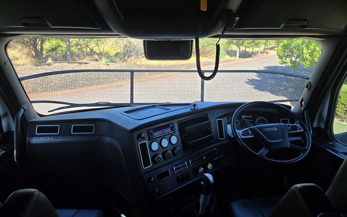 2021 Freightliner Cascadia WHITE