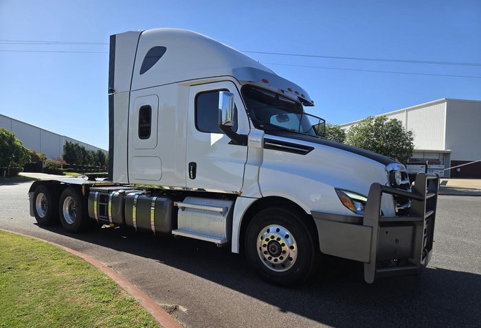 2021 Freightliner Cascadia WHITE