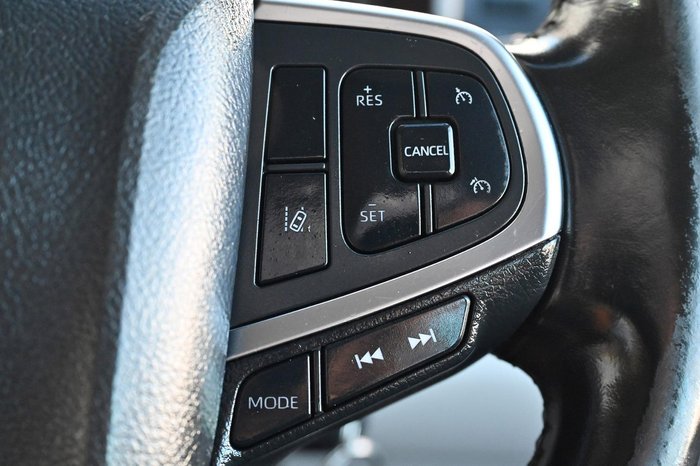 2019 Toyota Hiace Commuter GDH322R French Vanilla